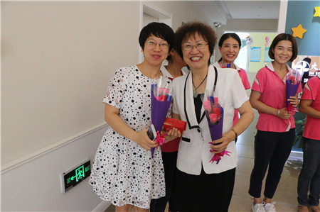 情系教師節，慰問暖人心 大風車薛秀香園長為一線老師送去節日祝