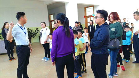章丘園大班師生走進雙語小學參觀學習